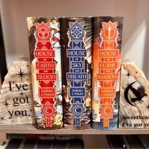 Sarah J Maas Illumicrate Crescent City  set